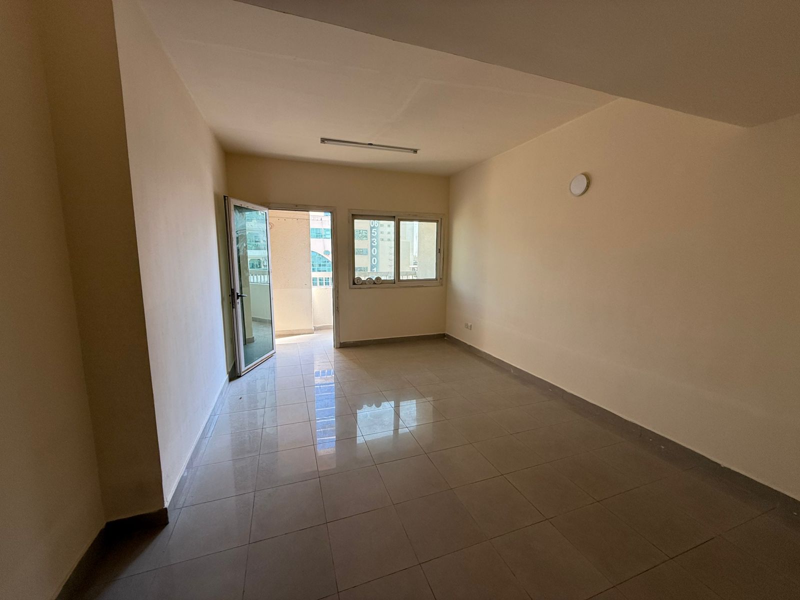Balcony with open view / flexible payment options / free maintenance and cleaning / easy access to Dubai exit / close to all central services