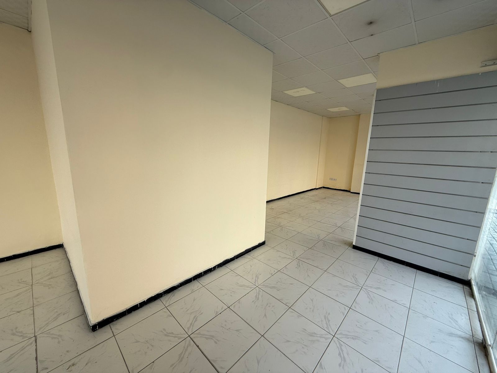 Commercial shop on main road / great space / lively area / central AC / suitable for all business activities.