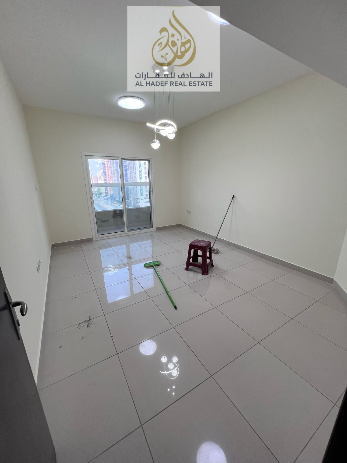 Annual rent in Ajman, Al Nuaimiya 1 area, near Al Hikma School. The building is for families. Apartment: 1 bedroom and living room, central air condit