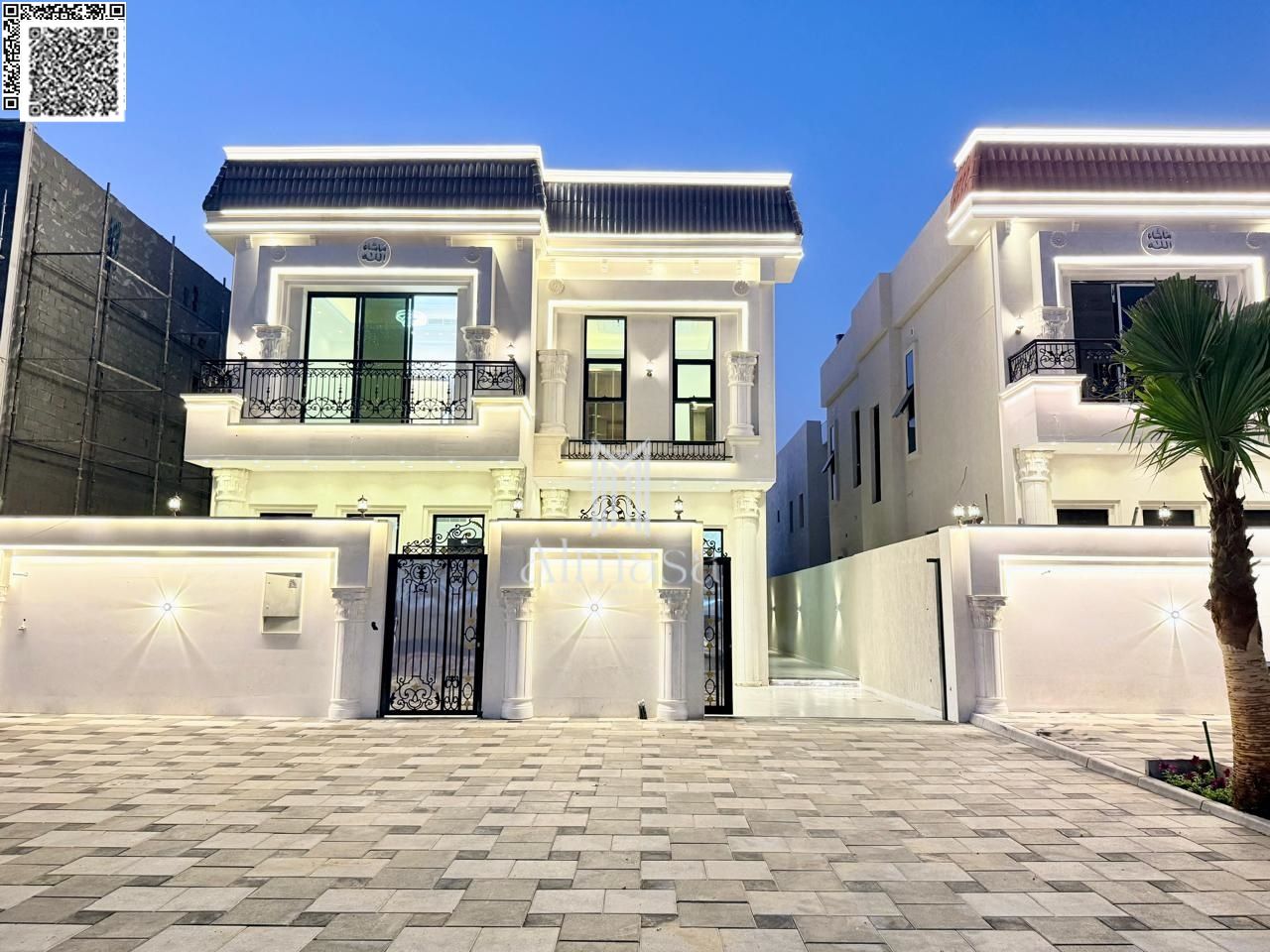 Classic design villa with 5 master bedrooms, excellent location on the main street, freehold ownership for all nationalities, a luxurious and elegant