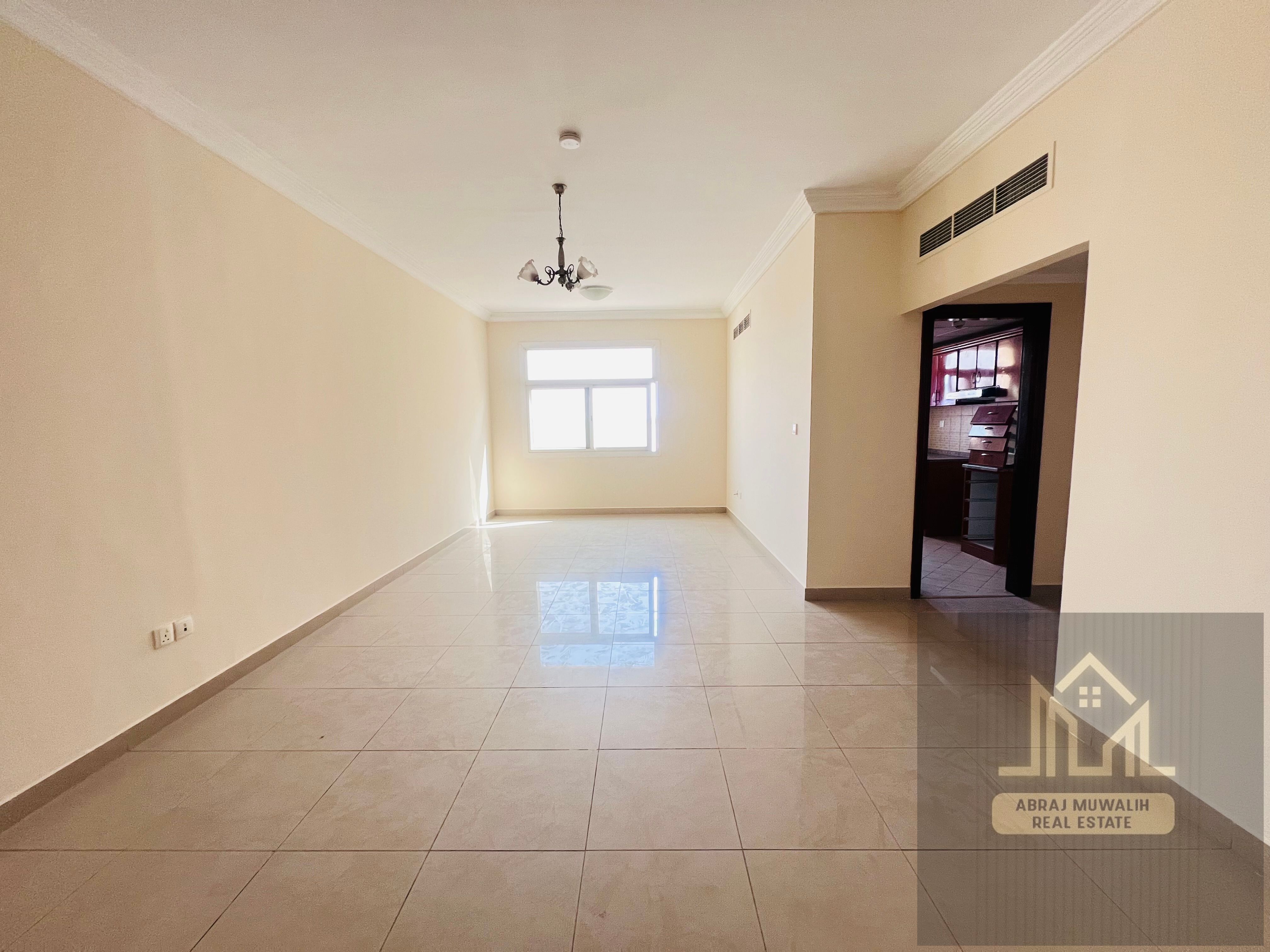 Lavish Apprtment !! With Parking!! Big Specius Hall& Room