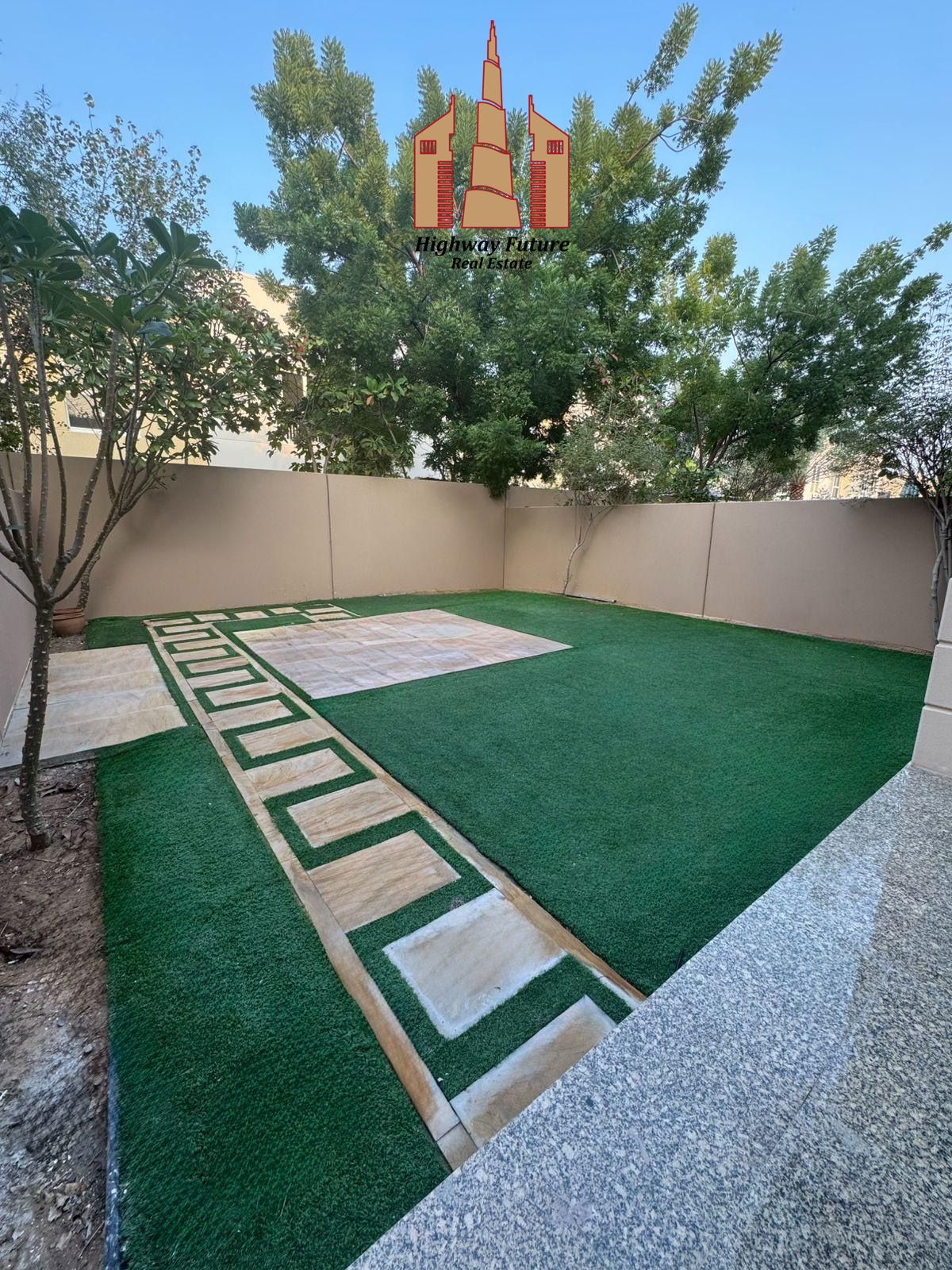 beautiful 3 bhk with close kitchen / amazing view balcony