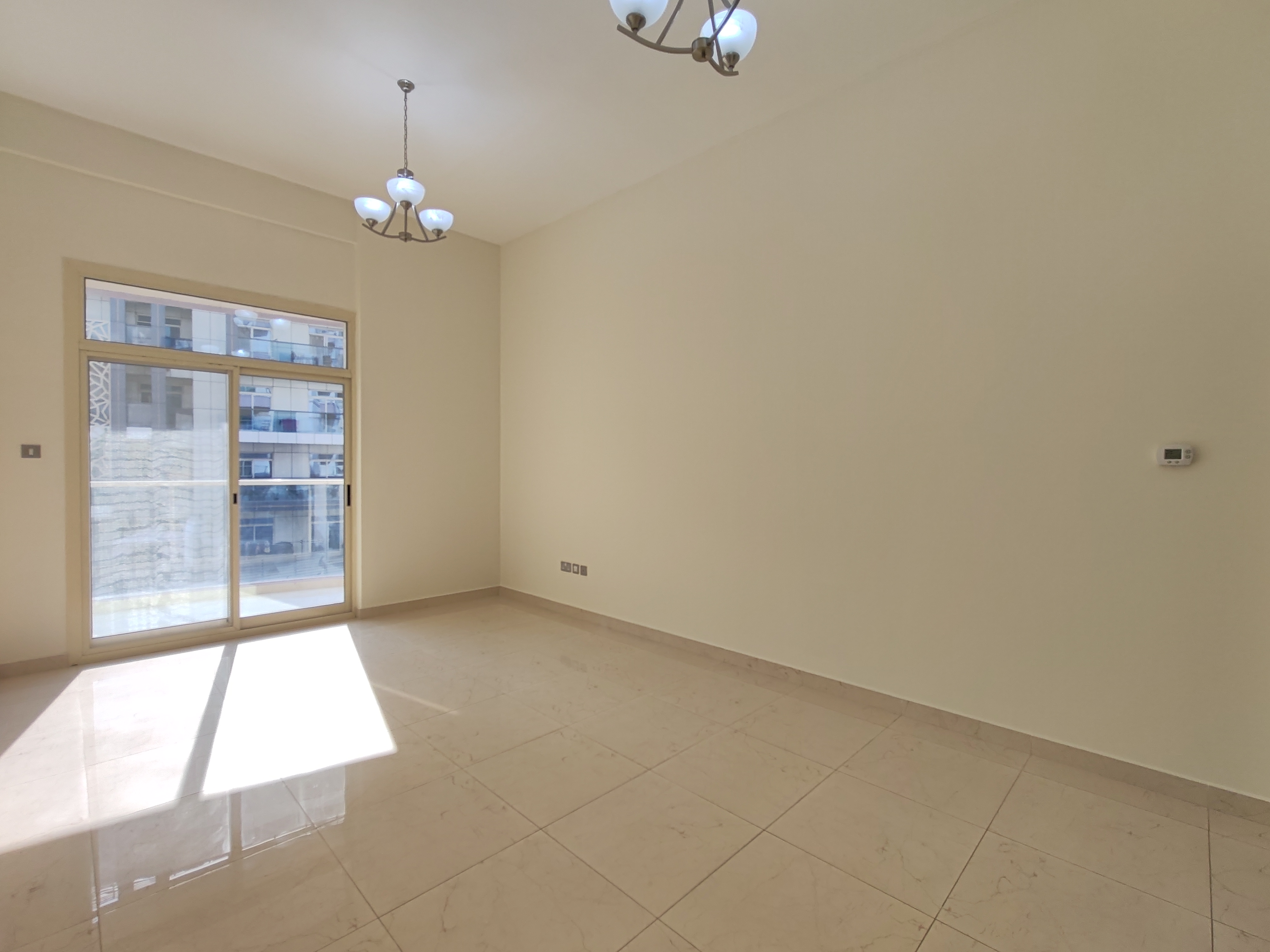 SPACIOUS 1 BEDROOM WITH CLOSED KITCHEN,2 BALCONIES AND PARKING JUST IN 57K.