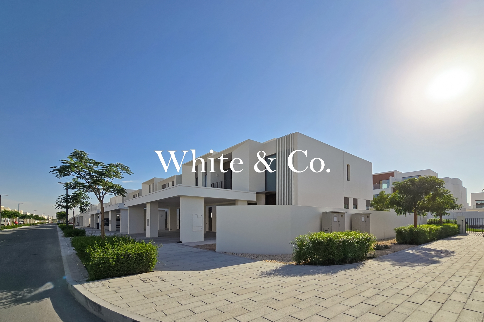 True Corner | Close to Beach | Single Row