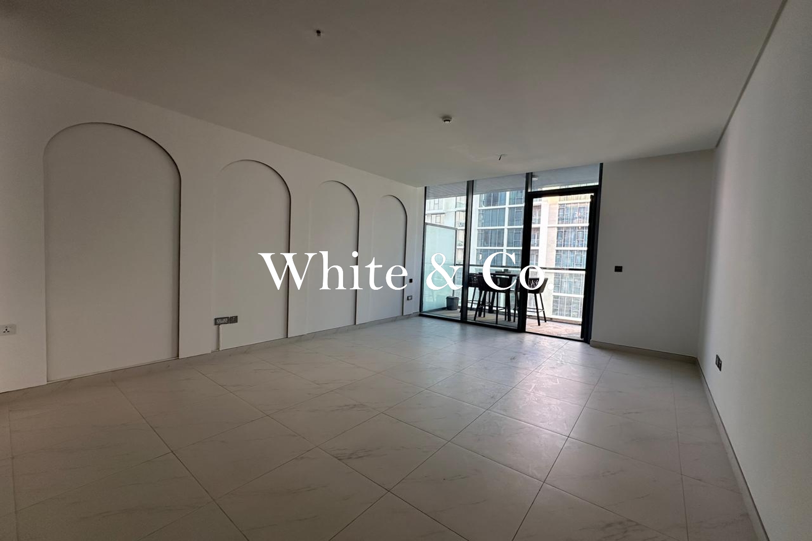 Pool & Gym | Hot unit | Spacious