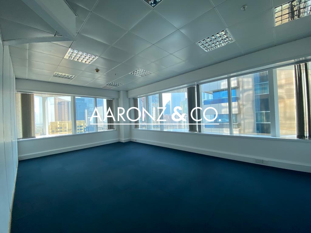 Prime Location| Near Metro| Amazing view