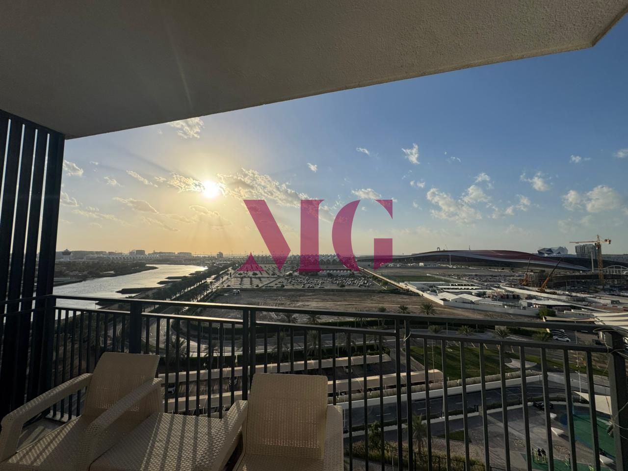 Canal & Community Views | Prime Location I Luxury 2-Bed