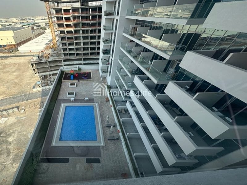 Rented unit | fully furnished | Next to metro