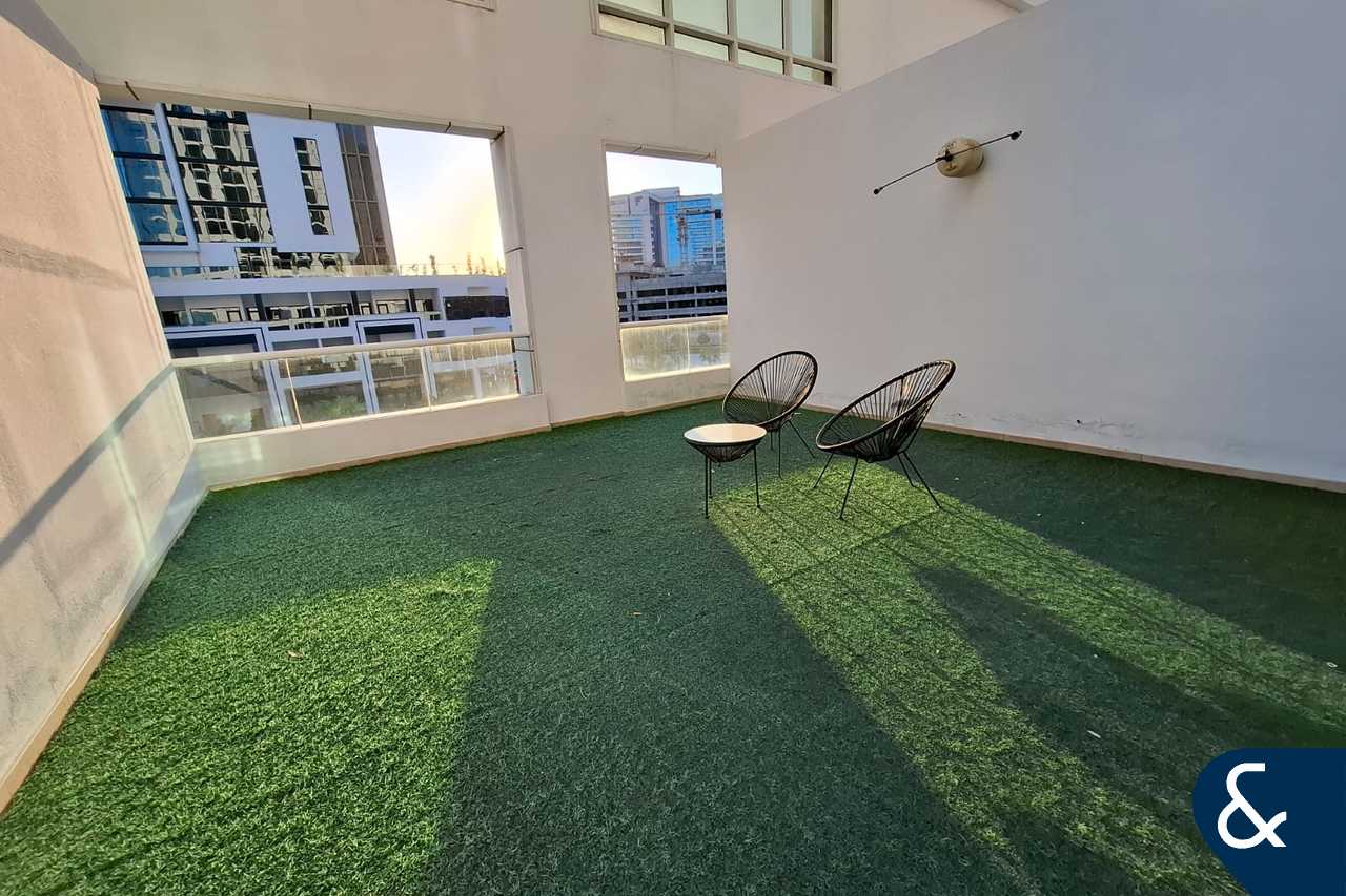884.69 SQFT | PRIVATE GARDEN | VACANT