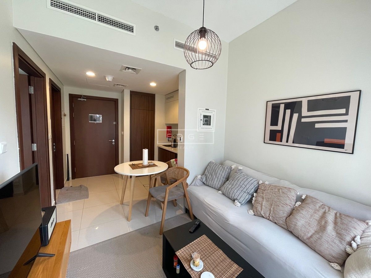 AVAILABLE NOW | FURNISHED | PRIME LOCATION