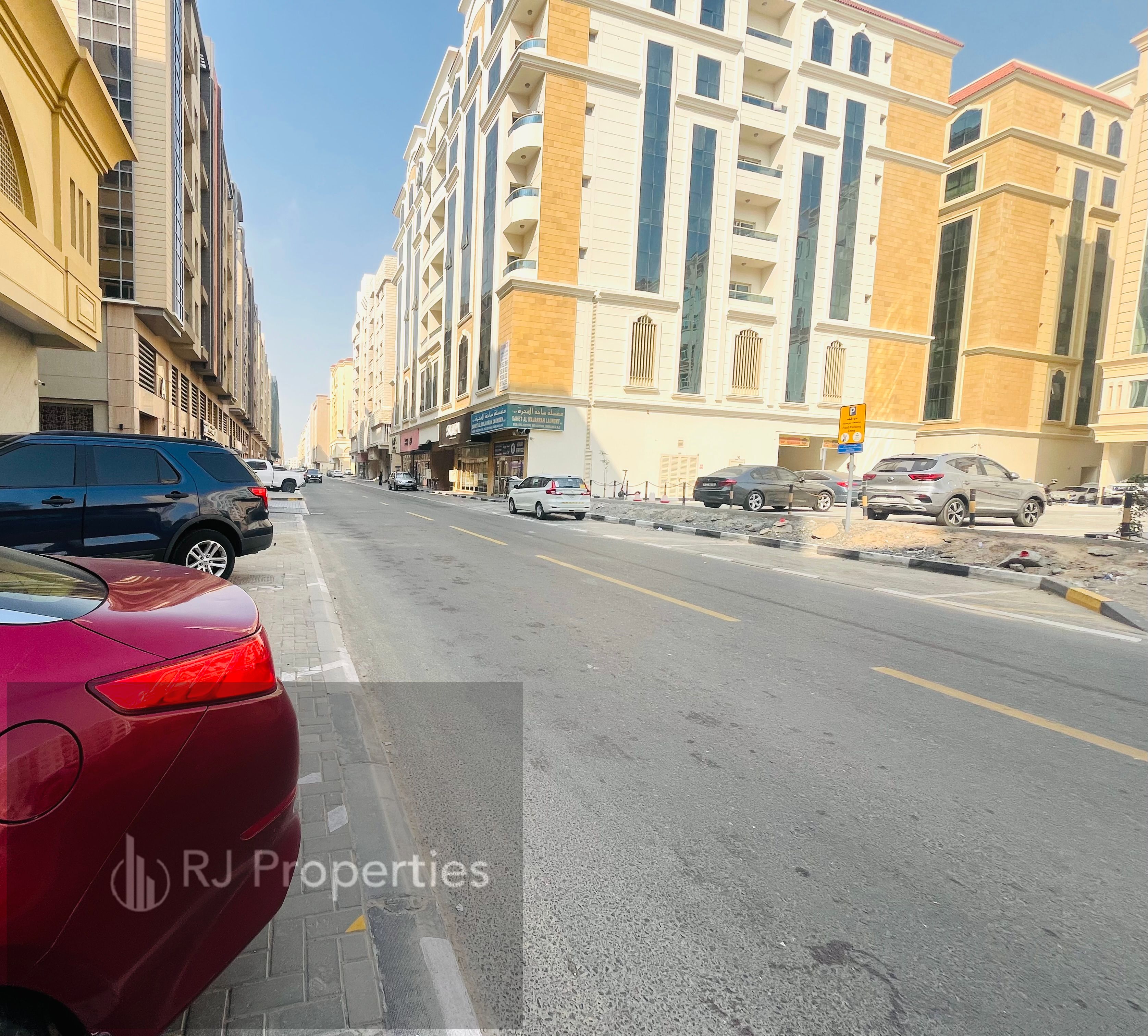 Bright location huge size shop available in Muwaileh commercial