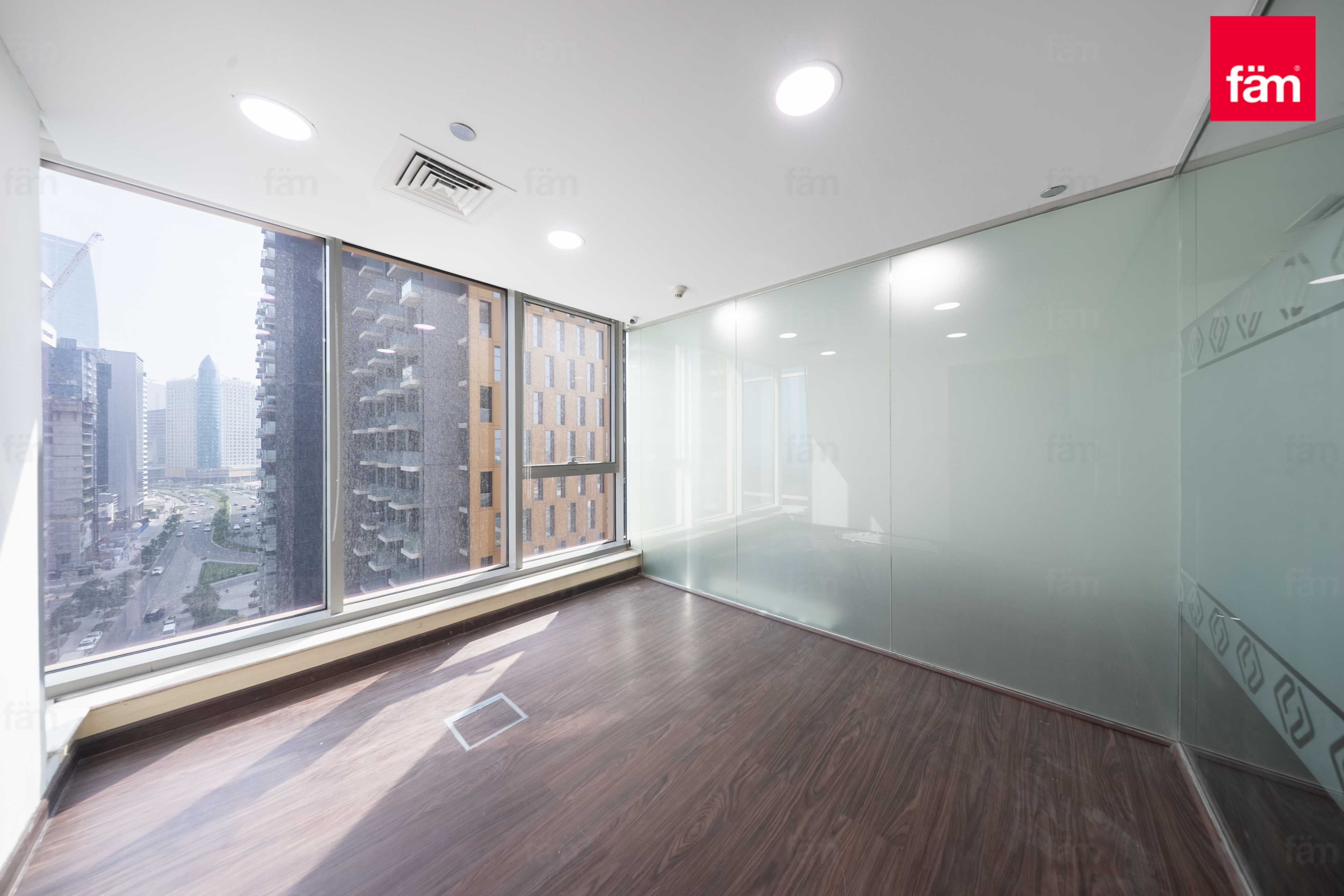 High Floor / Vacant / Beautiful Location