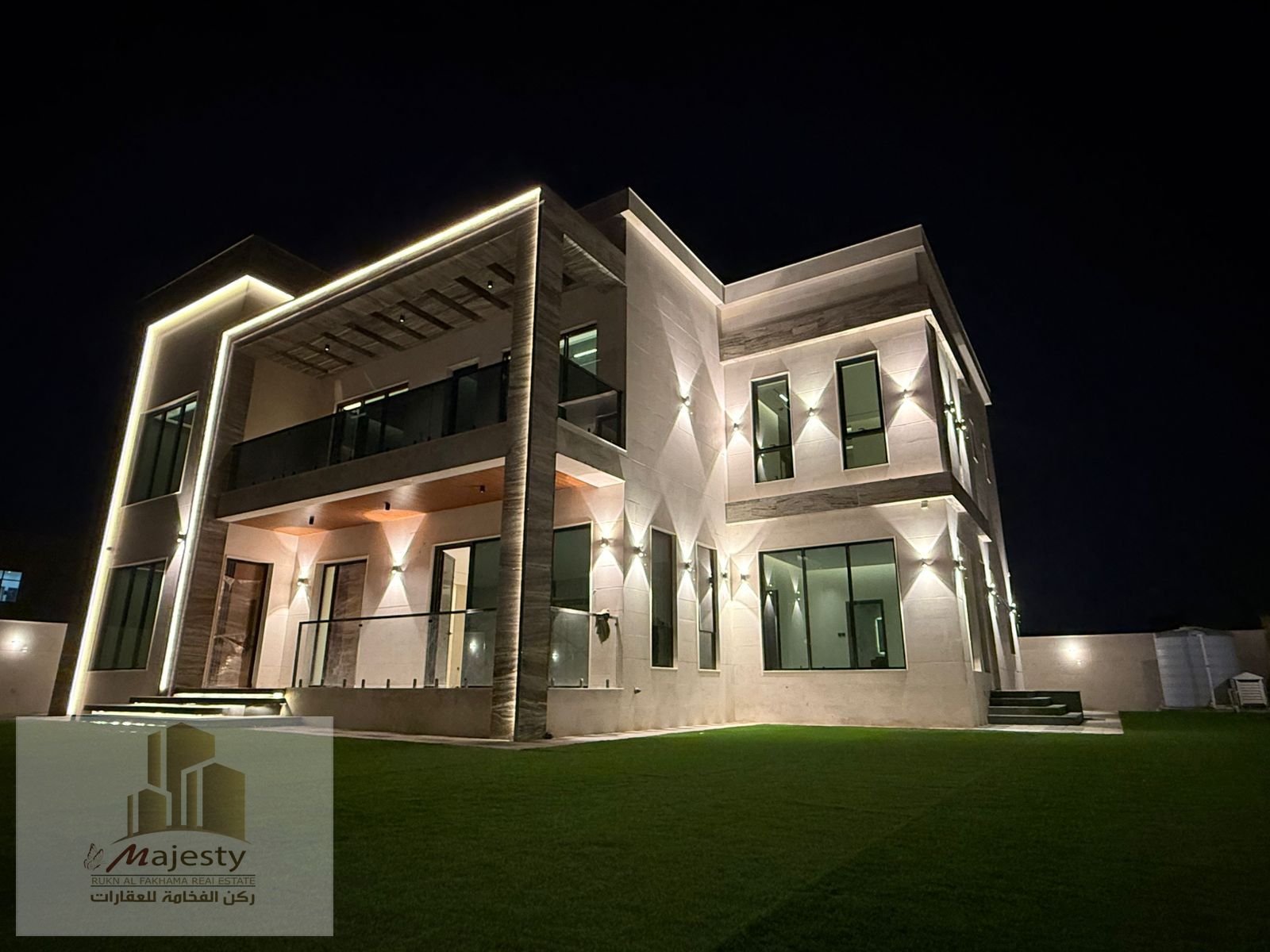 Modern villa for sale in Al Houshi Sharjah with luxurious personal finishes 7 master bedrooms spacious areas large yard prime location near the mall m