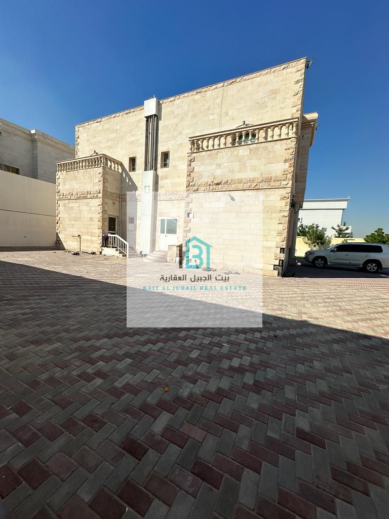 Premium Villa in Al Nouf 3, Sharjah - Situated directly on the main road entrance