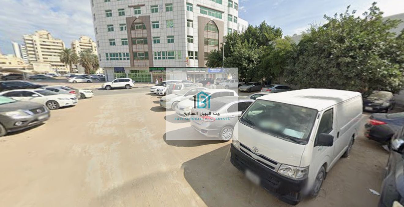 Prime Land Plot in Murijah, Al Gharb District - Situated on two main streets + an alley, in a vibrant area close to essential services
