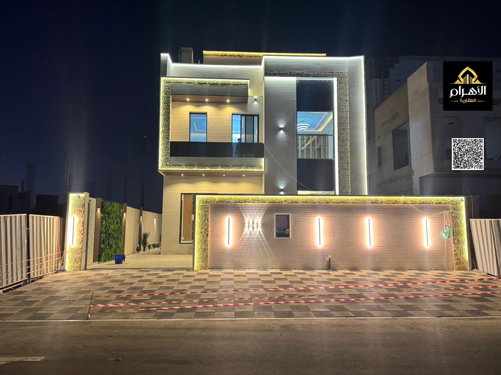 Three-story villa for sale, registration fees included, with outdoor seating and rooftop seating, freehold ownership for all nationalities.