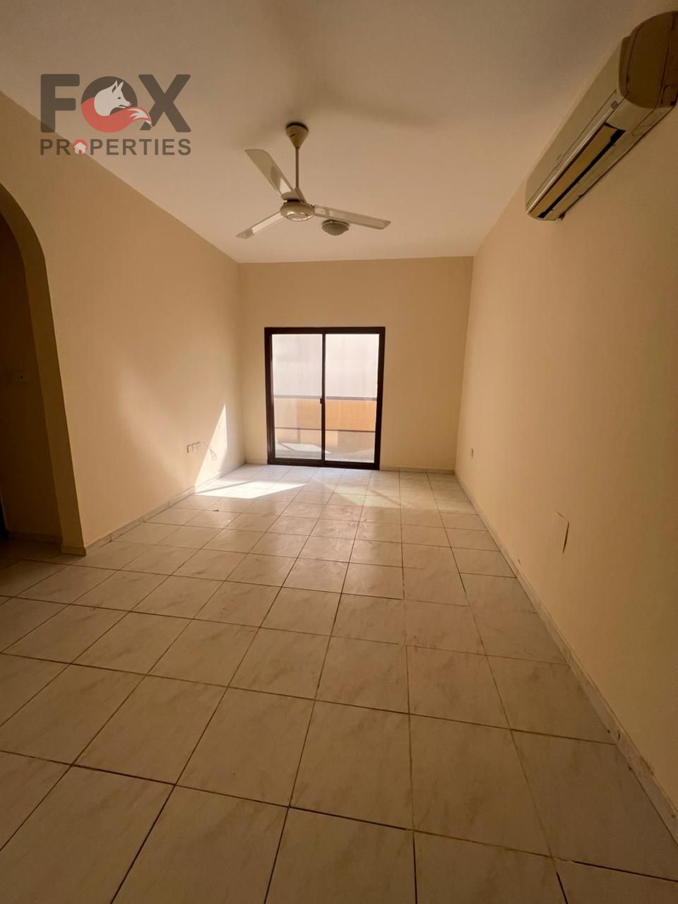 Ideal accommodation for families in Ajman - Al Jurf 2 Are you looking for comfort and proximity to services? A wonderful apartment for annual rent is now available in a strategic location near the National School. The specifications of the apartment: