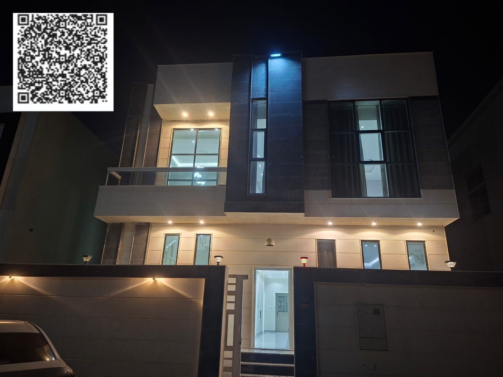 Villa for sale in Ajman, Al Zahiyah area. Includes electricity, water, and air conditioning. Stone facade. One year old. Opposite the mosque. Almost n