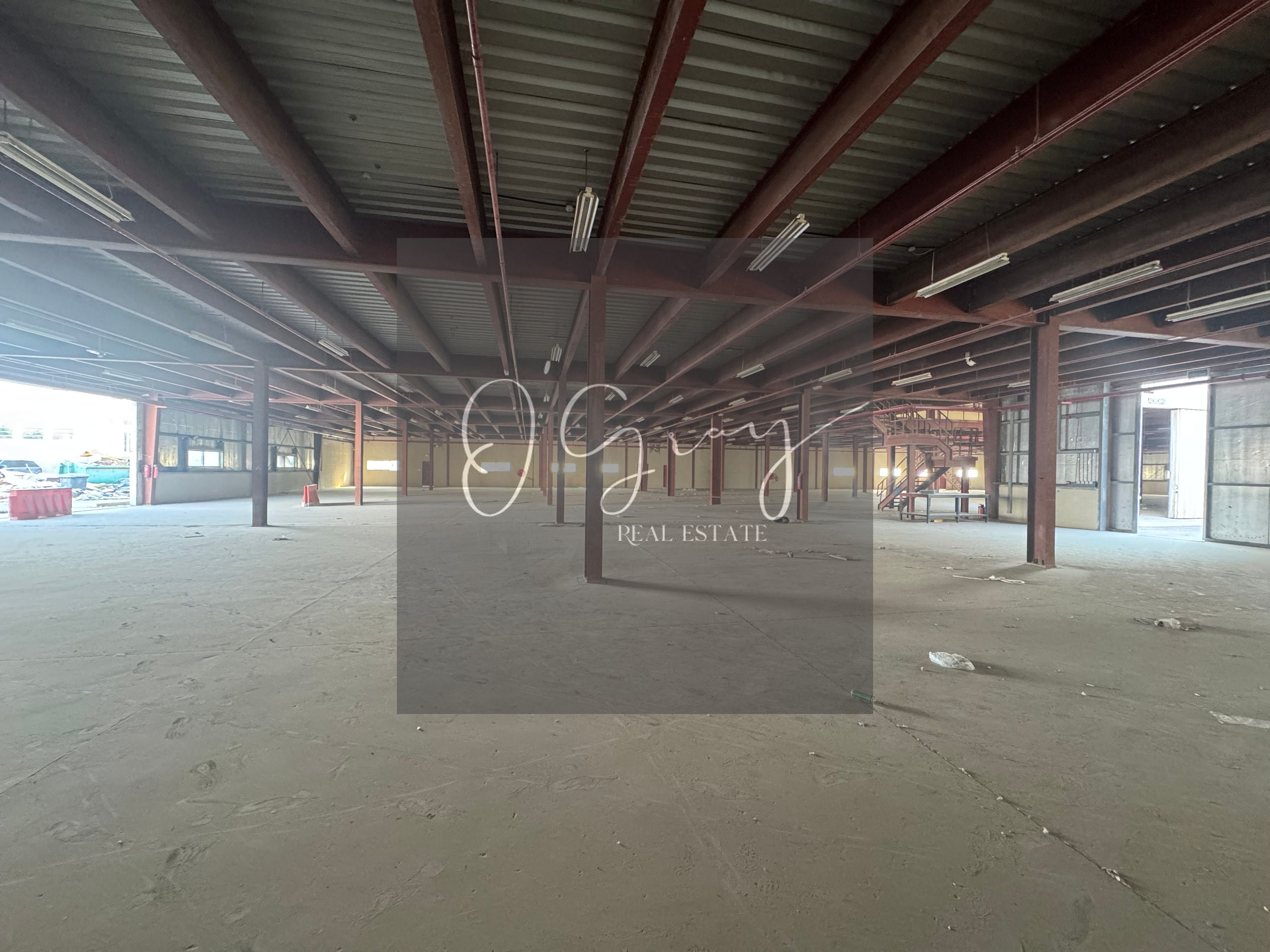 Warehouse with Mezzanine Floor | including Office Space | Power 100 kW | Prime Location