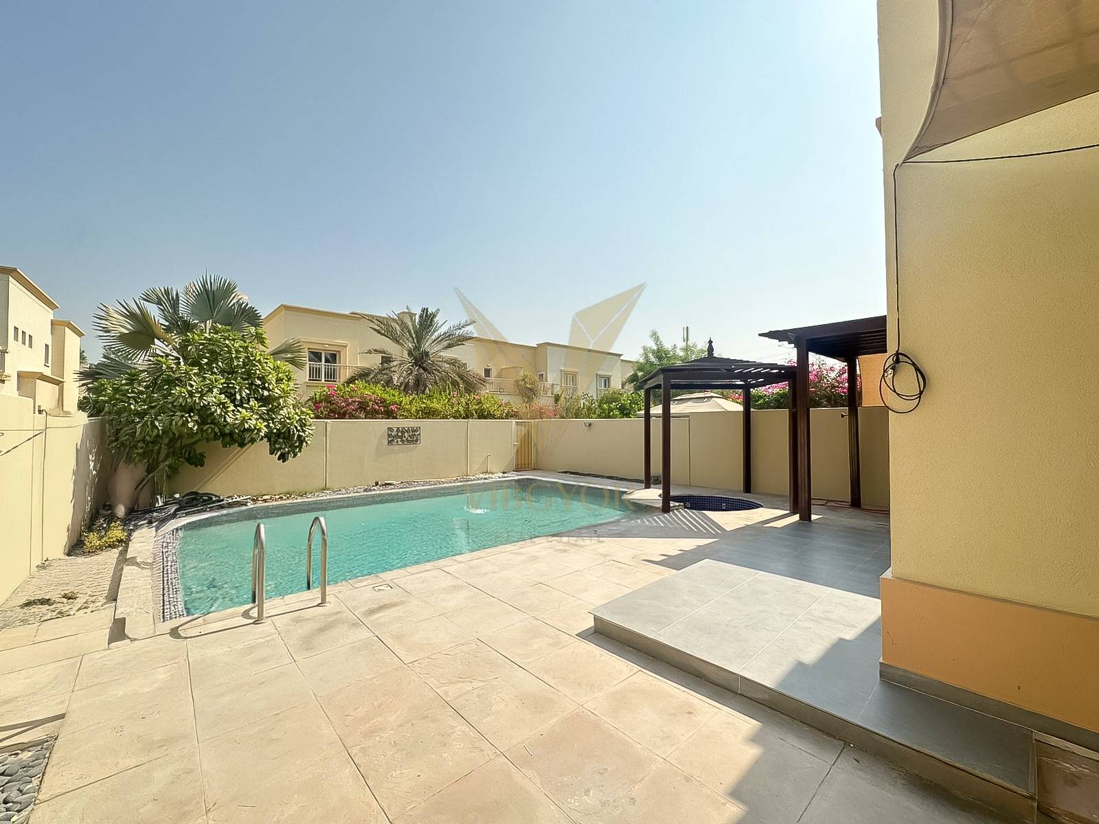 3BR+S | End Unit | Pool w Jaccuzi | Upgraded