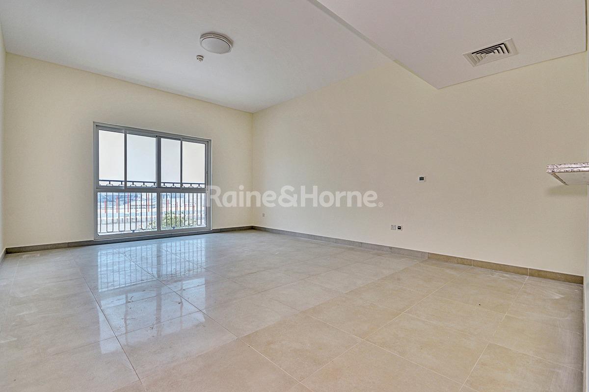 Good ROI I Close to market and Amenities