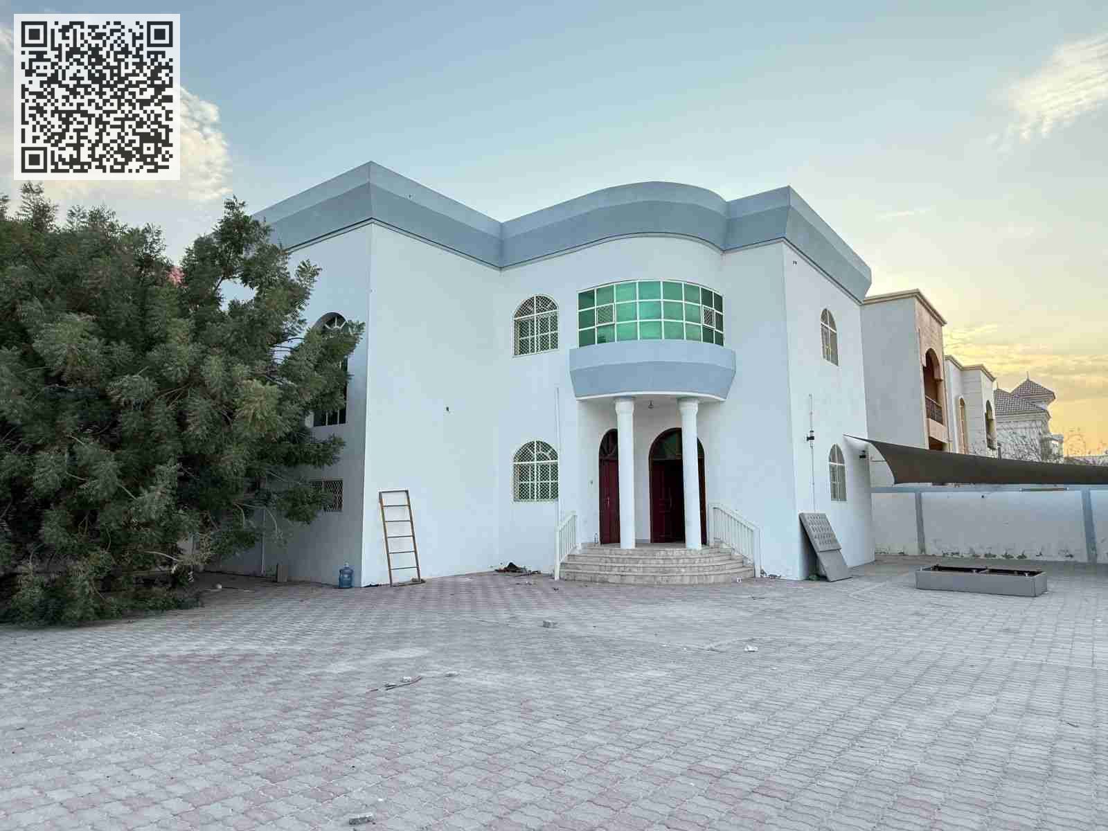 10000 square fit villa for rent Rawda 1 130k 5 master bedroom 2 hall and big majlish