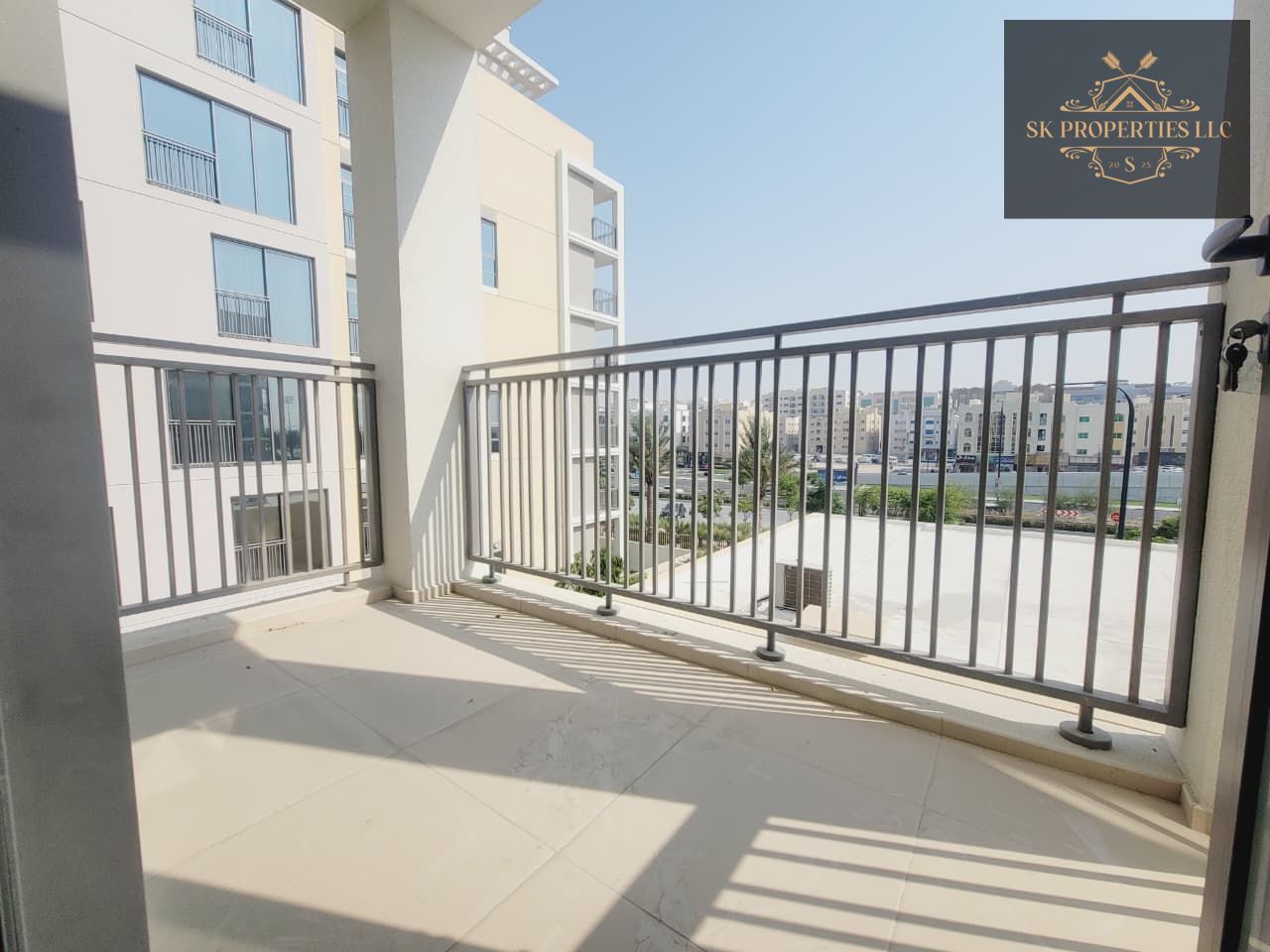 Hot Deal! 1BHK with Balcony | Closed Kitchen | 860K
