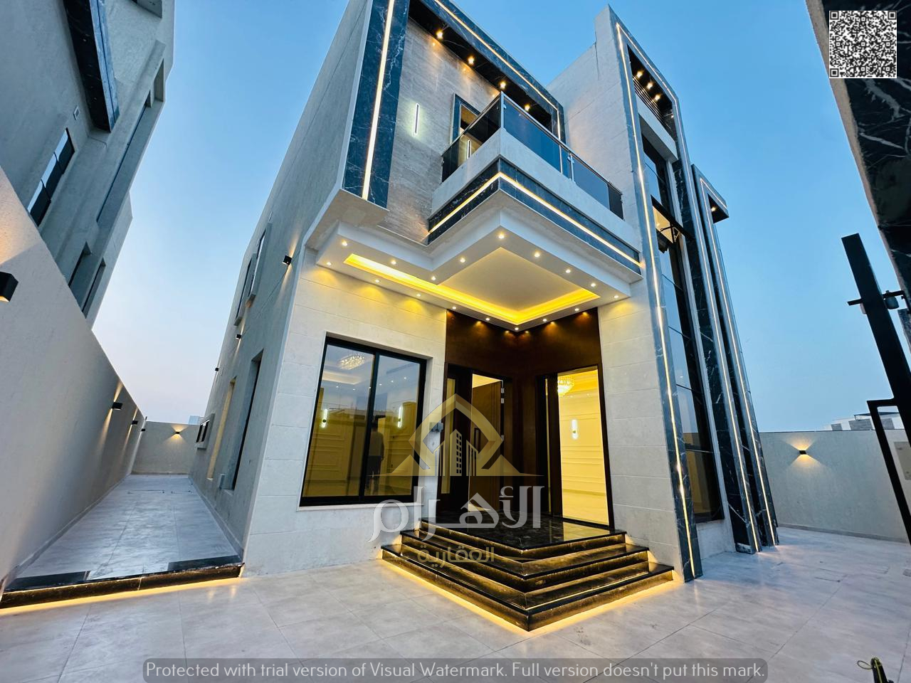 For sale: 5-bedroom villa - 2 floors and a roof - fully centrally air-conditioned - in Ajman at a bargain price. Excellent location. Freehold ownershi