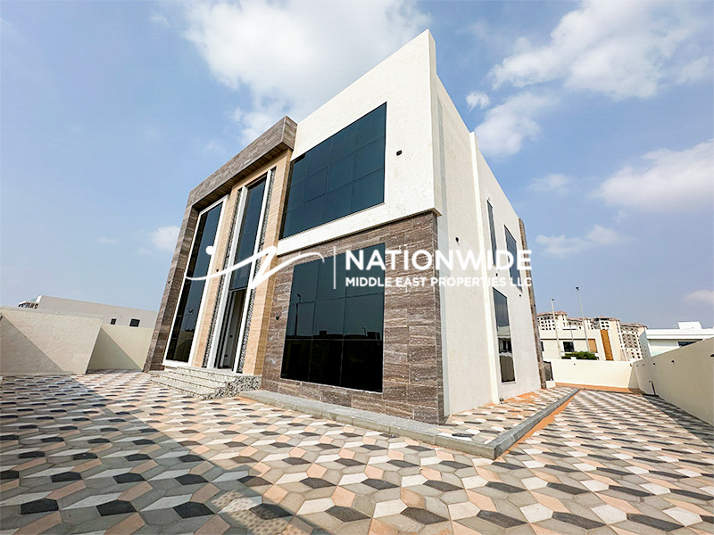 Vacant|Spacious 5BR+M|Luxurious Living|Prime Area