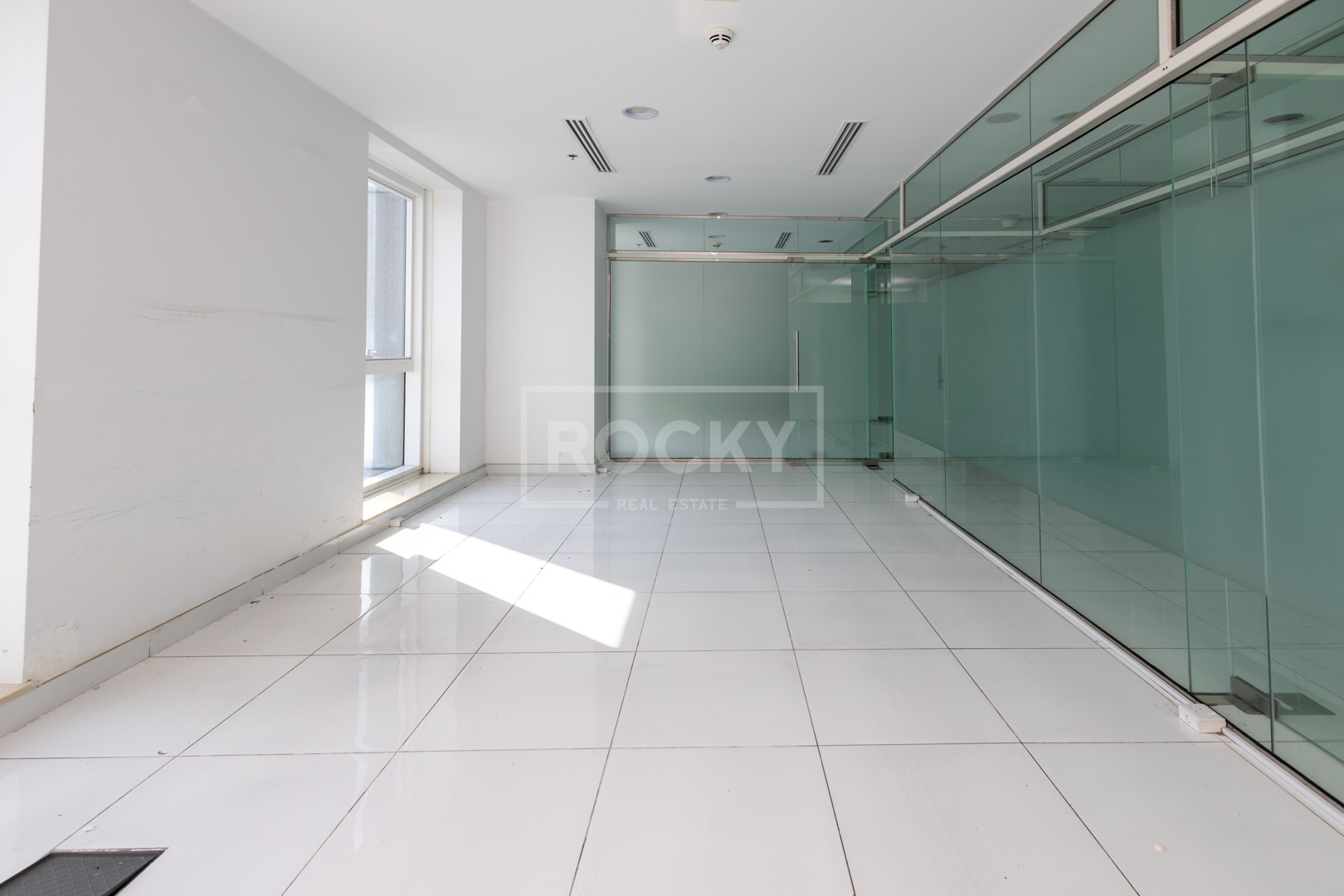 Fitted | Prime Location | Vacant