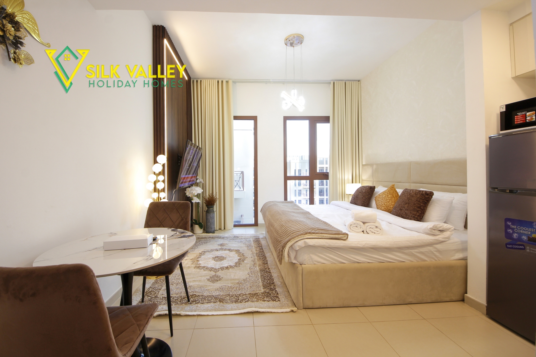 Luxury Studio near Townsquare park and pool view