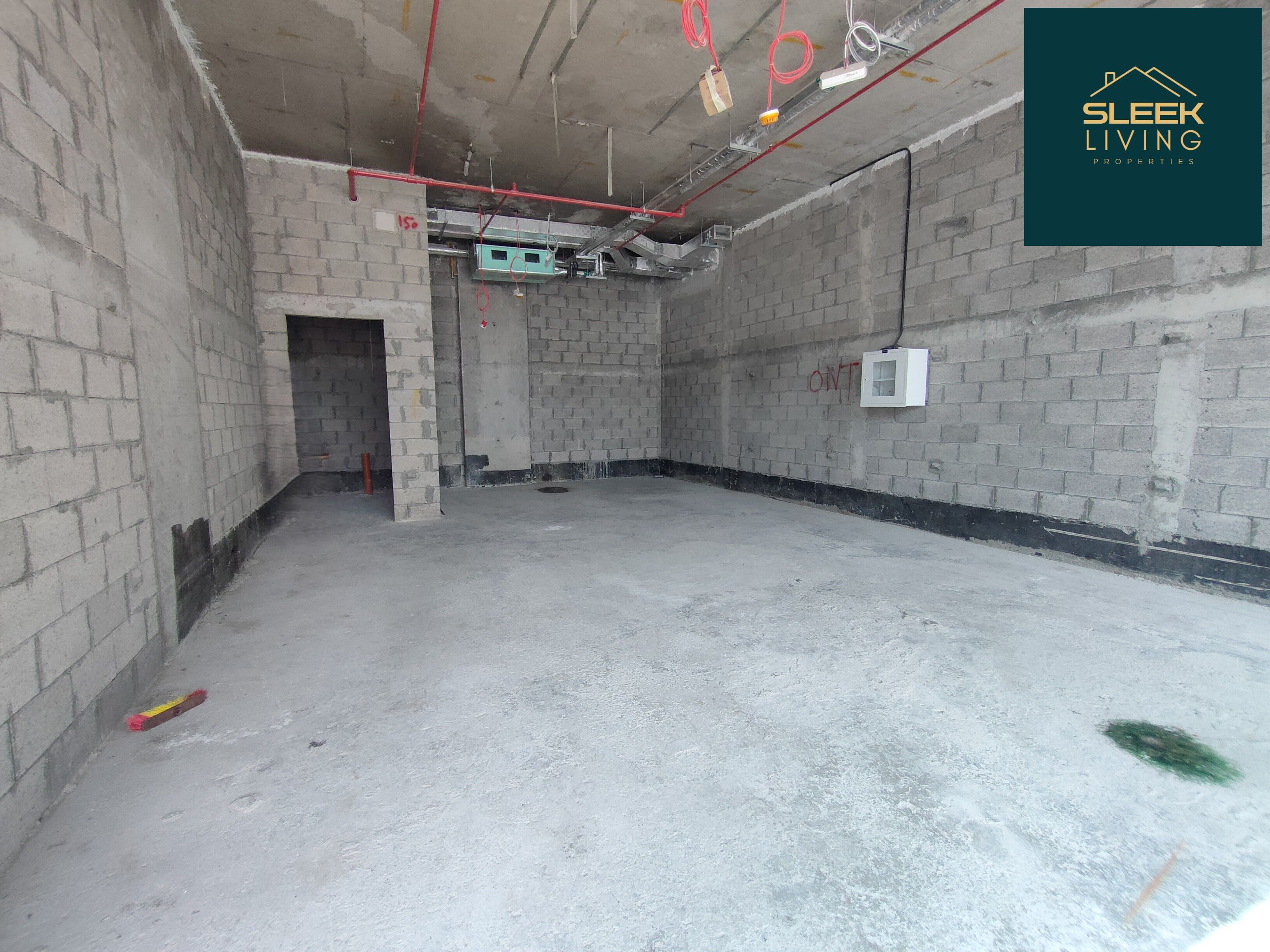 High Exposure | Main road outlet | Multiple Options