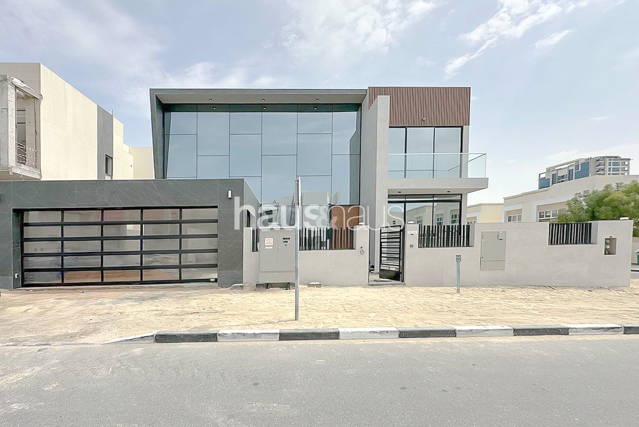 Corner plot | Premium finish | Elevated plot