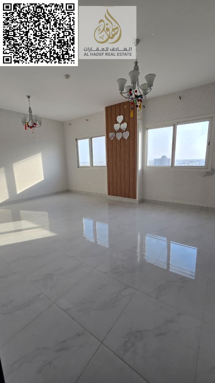 Two-bedroom apartment with a living room, three bathrooms, and a balcony. Very spacious. Second occupancy. Two master bedrooms with an external guest