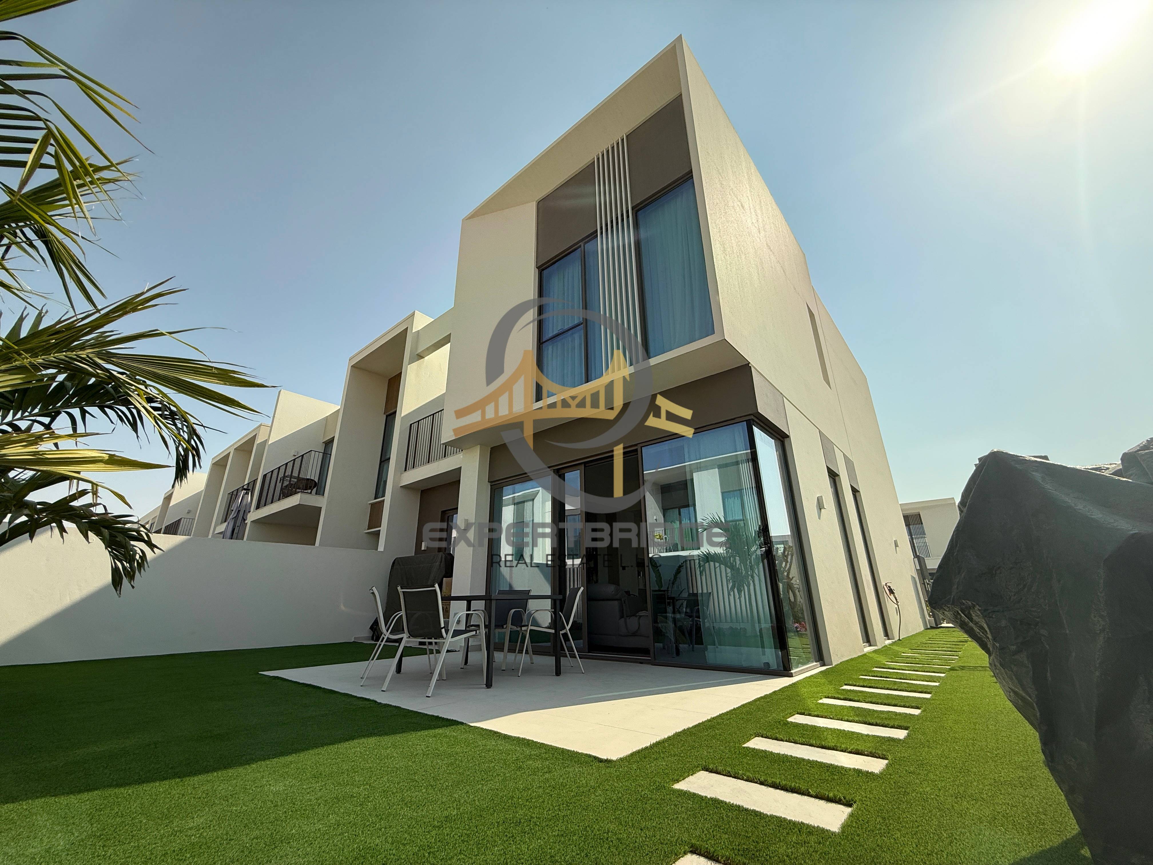 Spacious Layout |Ready to Move-in |Prime Location