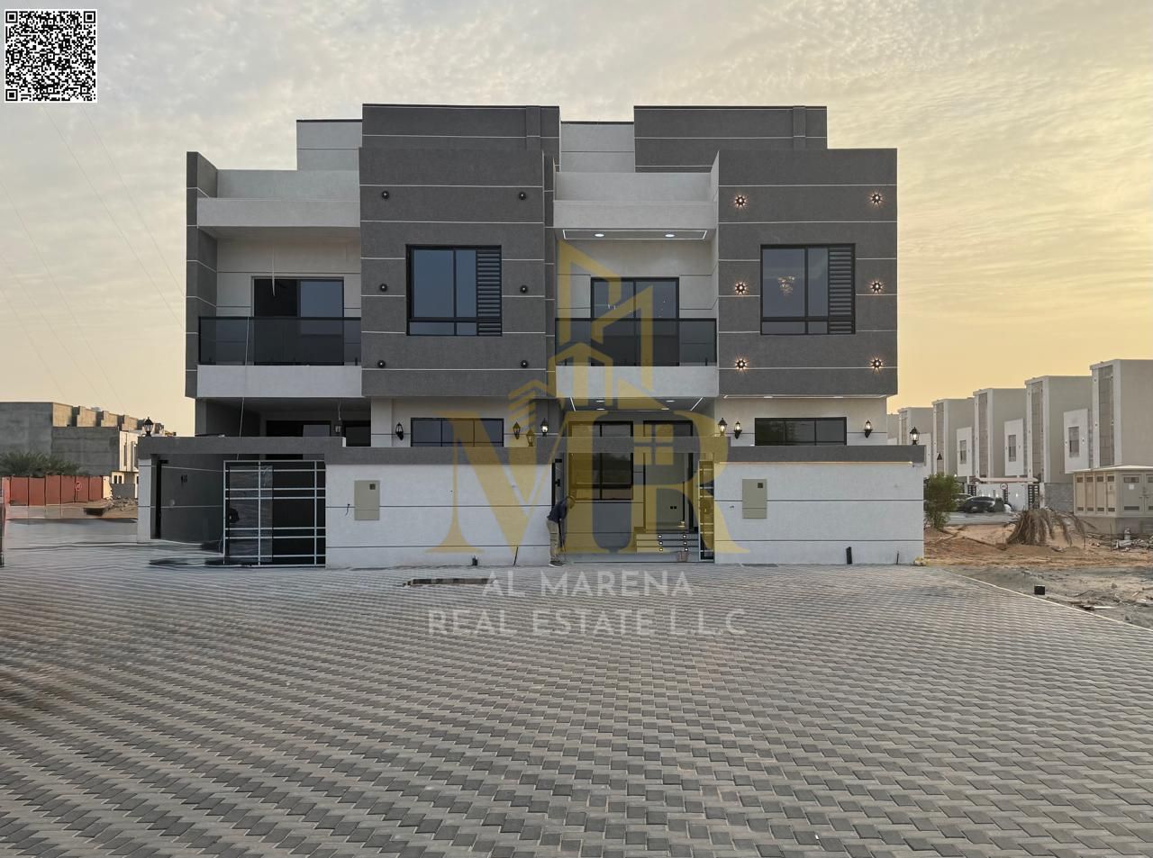 Luxury villa for sale near the mosque and behind the services. Ground floor, first floor and roof. Includes registration and ownership fees.
