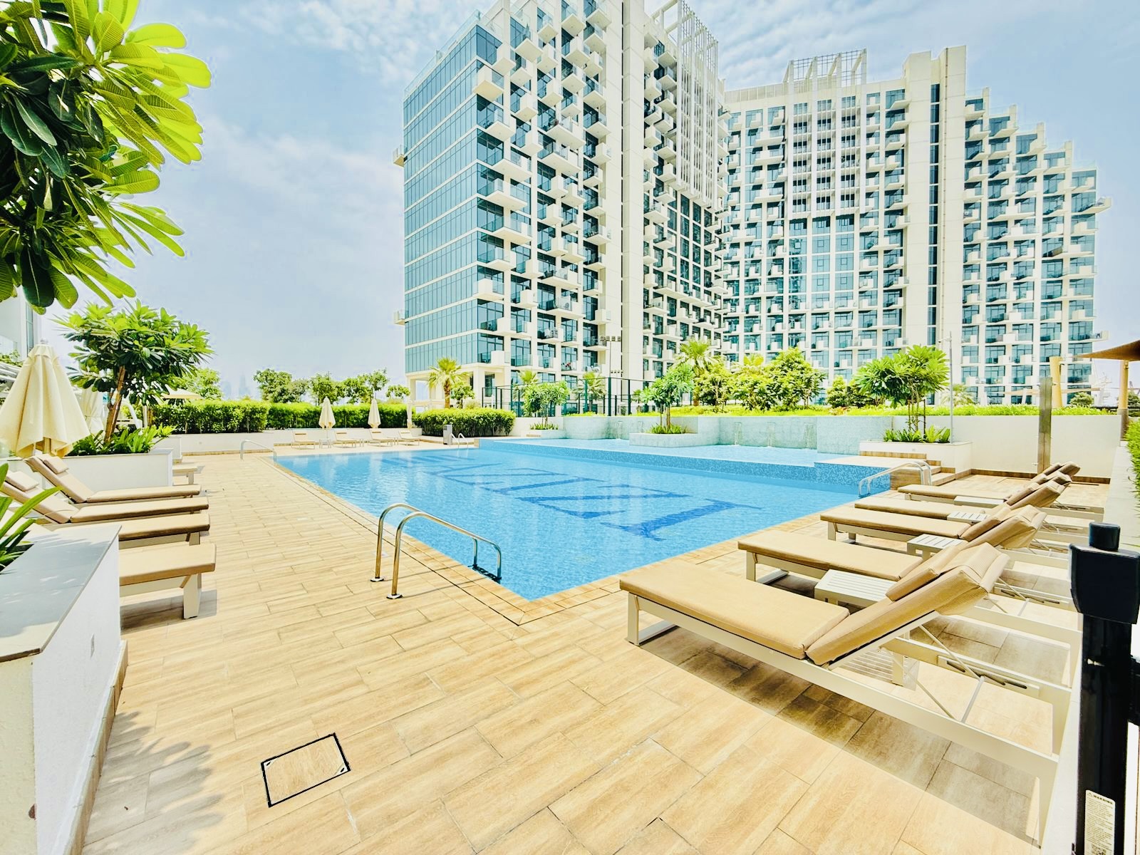 Amazing Ready to Move 1/BR // High Floor // Open View