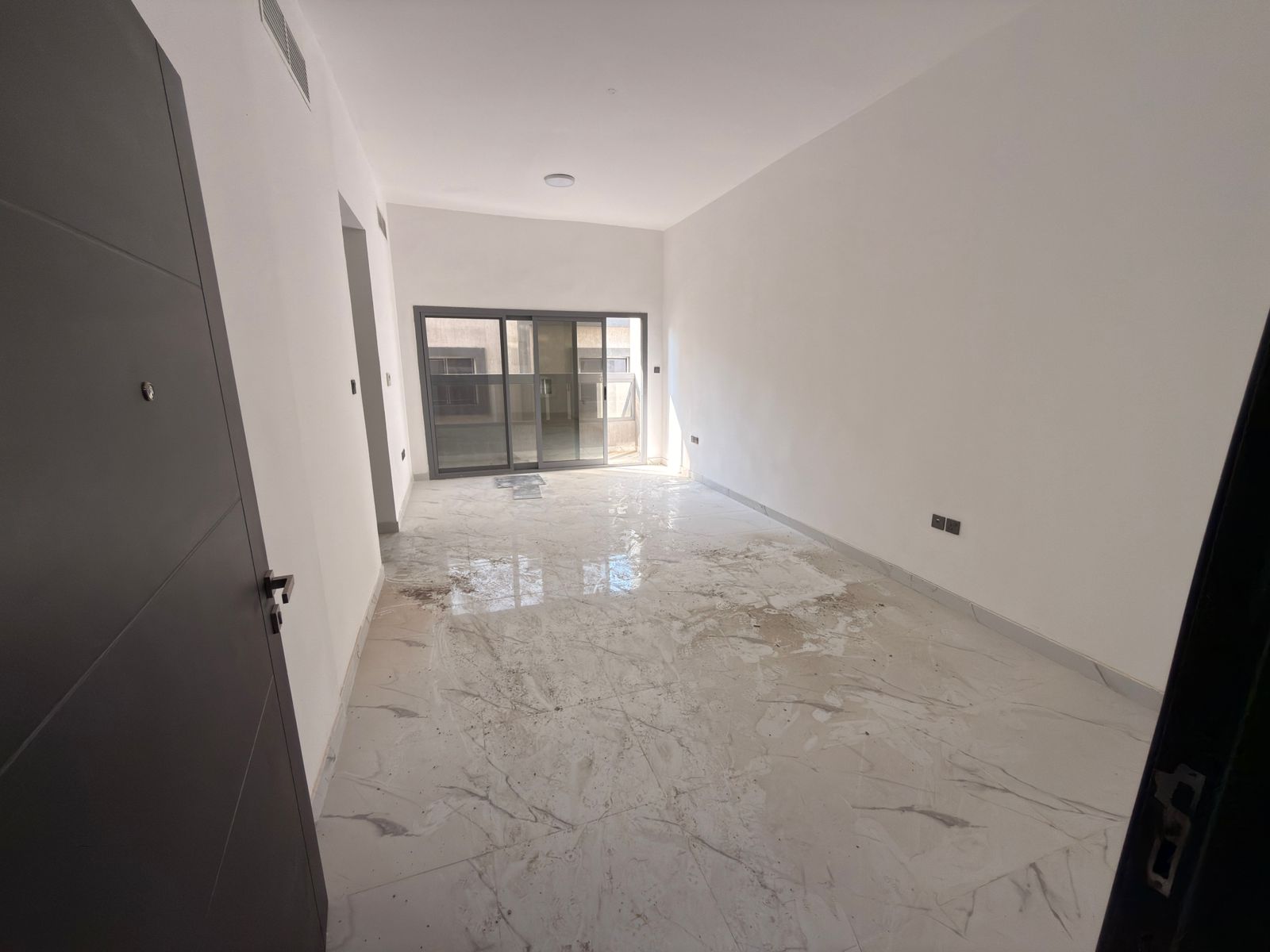Starting price: AED 33,000 only One of the finest apartments in Al Jurf 3 – Ajman | Brand New – First Tenant Spacious 1 Bedroom + Living Room in a pr