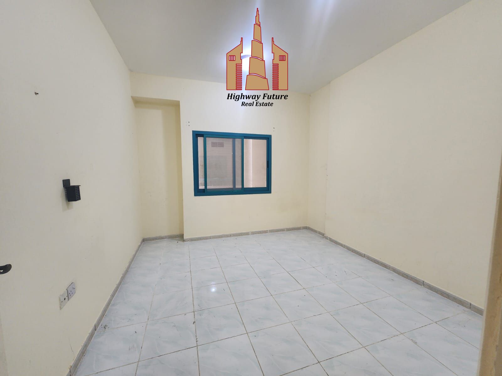 Specious 2BHK with Balcony Close to Sahara Center