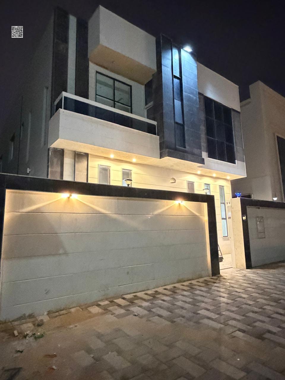 Ready-to-move-in villa, turnkey delivery, price including water, electricity and air conditioning - freehold - and super duplex finishes.