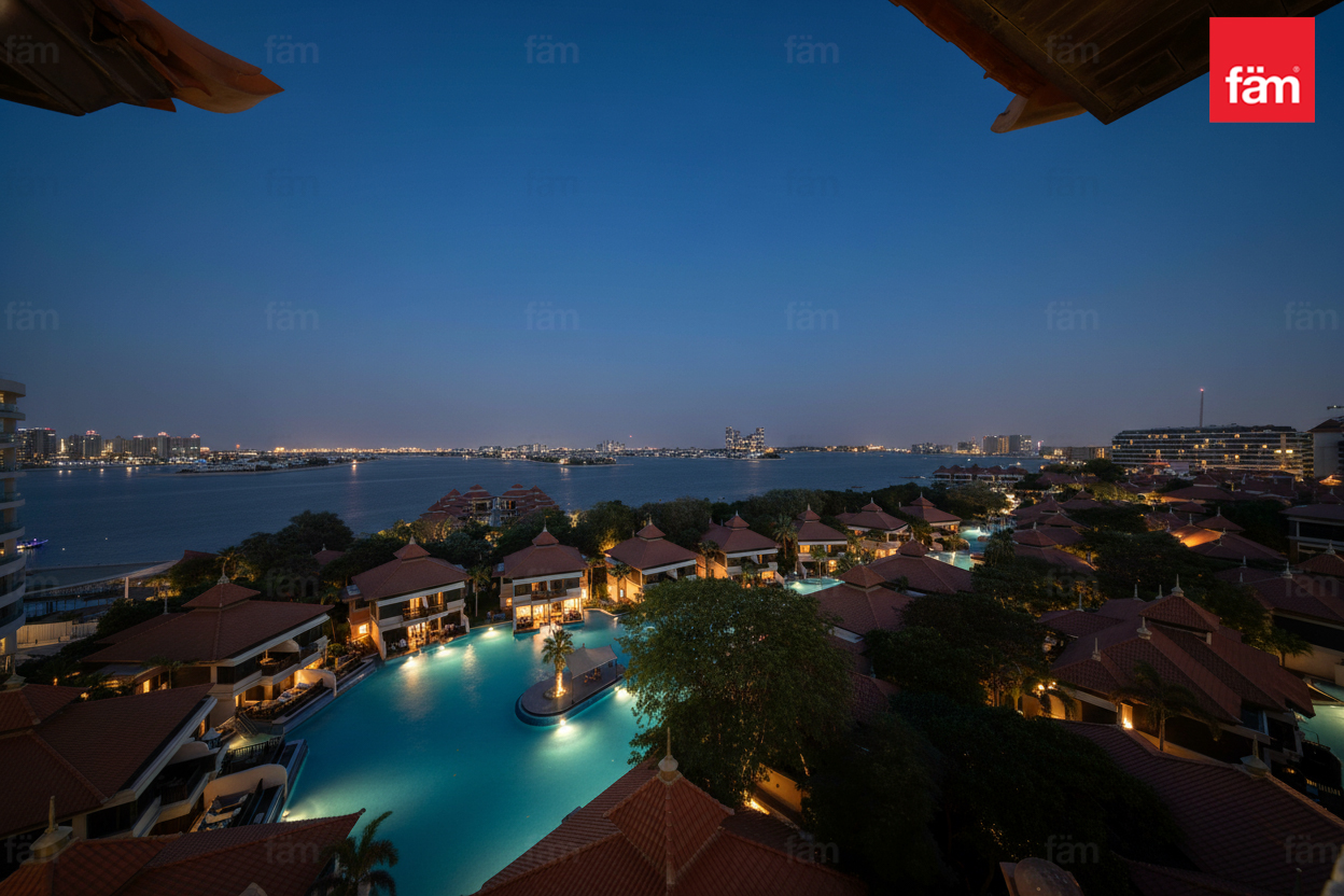 Sea View Corner Spacious Unit Vacant