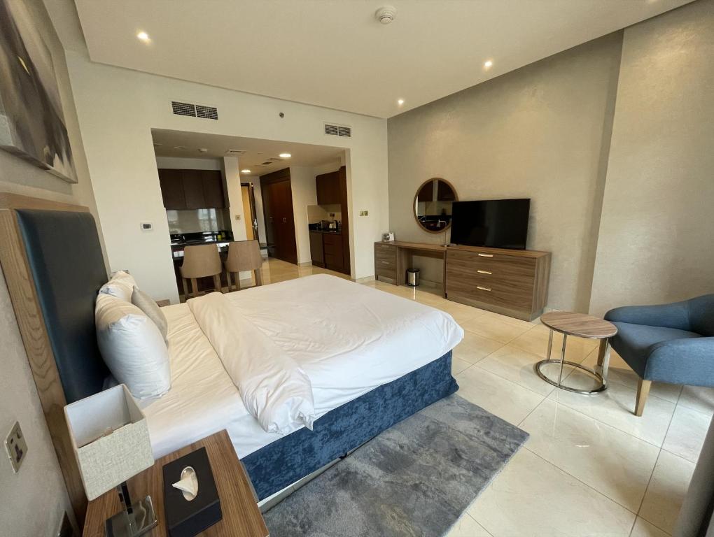 Exclusive I Budget Friendly I Balcony I Near Metro