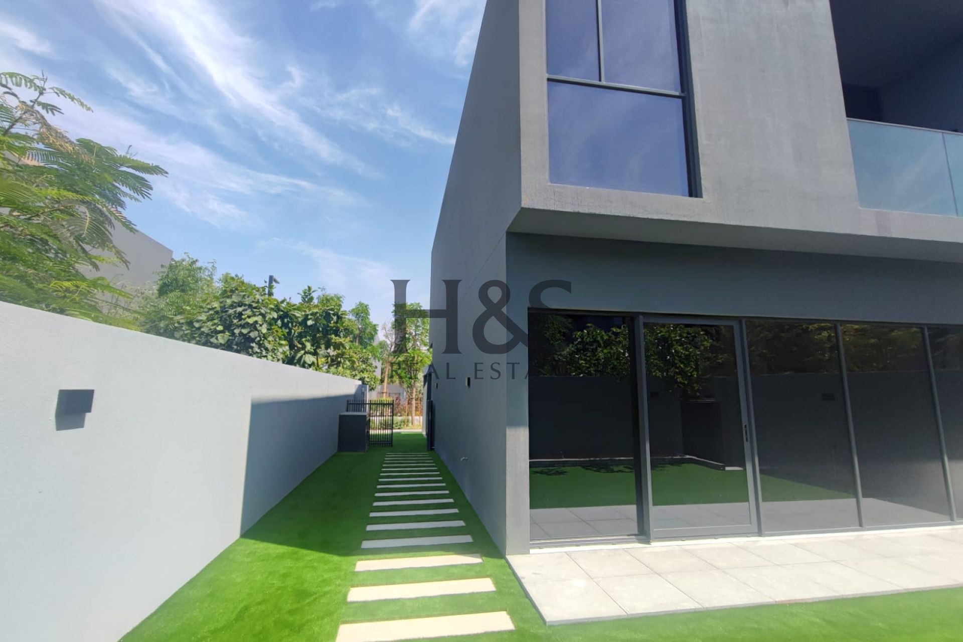 Spacious 3BHK Corner Unit + Maid Townhouse | Upcoming Vacancy
