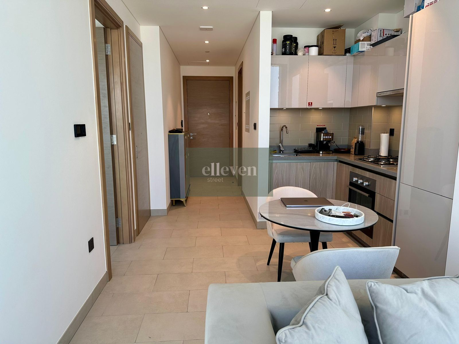 Burj Khalifa View / VACANT / High Floor / Unfurnished / Prime Location /1 Bedroom