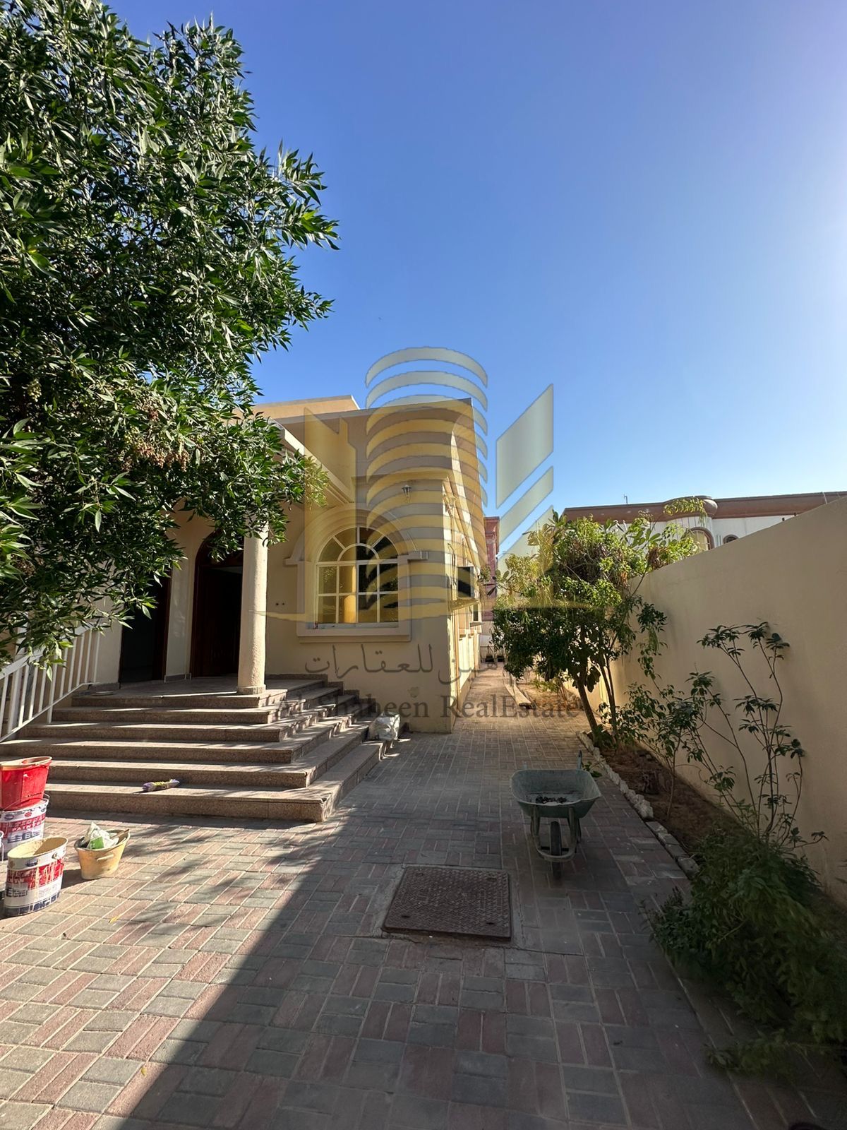 Residential Villa for Rent – Al Rawda 3 A distinctive villa in a quiet location, ideal for families. Consists of: • 3 Bedrooms • Spacious Majlis (formal living room) • Comfortable Living Room • 3 Bathrooms • Equipped Kitchen Villa Features: • Larg