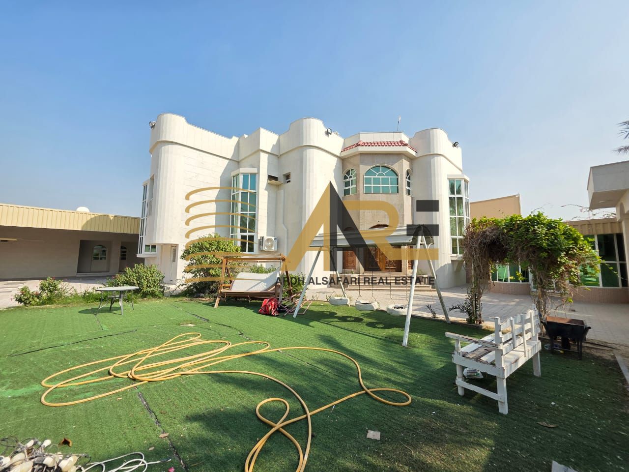 Like New Huge Arabic style 6BR available with bigg Garden+bigg cover parking in Ramaqiya SHARJAH