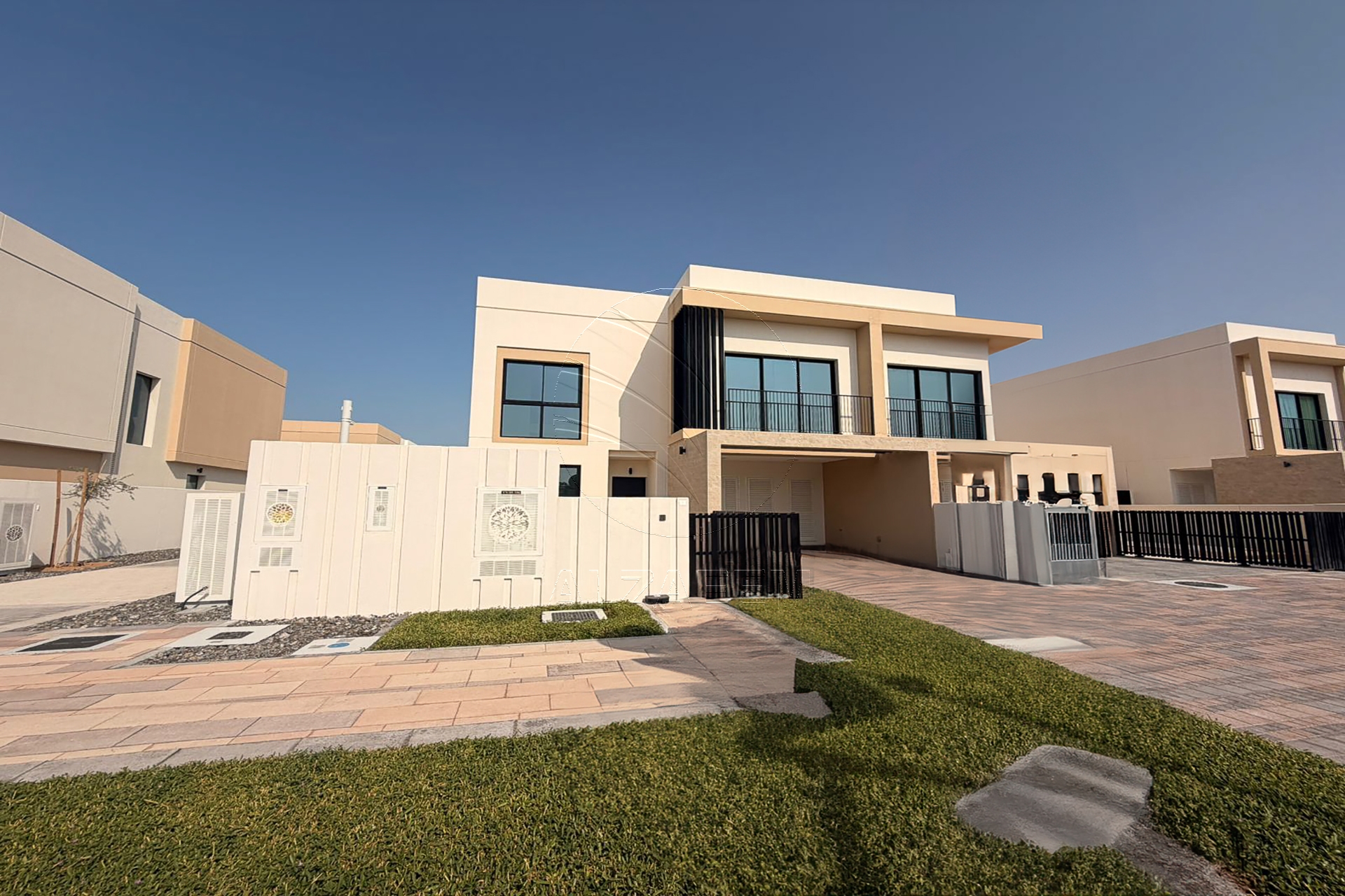 √ End Unit | Steps from the Community Amenities √