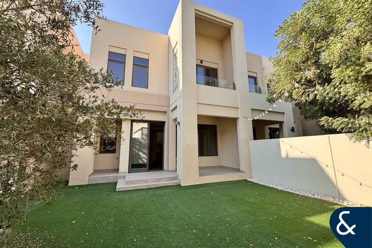 3 BEDROOM | UPGRADED | OPPOSITE PARK
