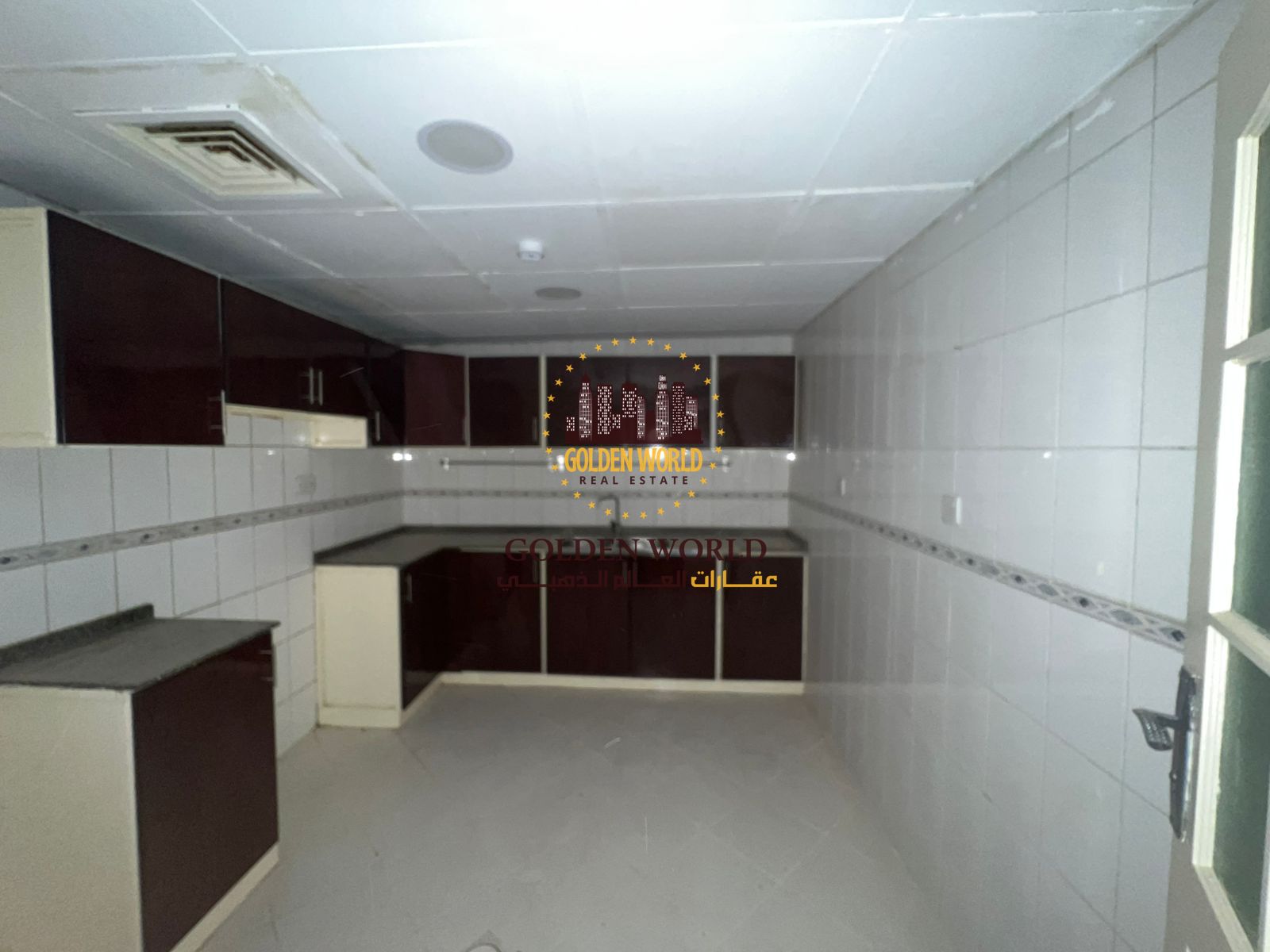 2BR apartment with living room in Al Nahda Sharjah, 2 bathrooms, balcony, free parking, prime location near services, family living, 4 or 5 cheques.