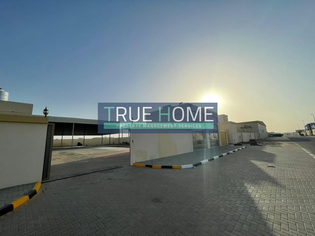 Industrial Warehouses – English Advertisement